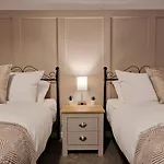 Stunning Birmingham Home For Up To 4 People